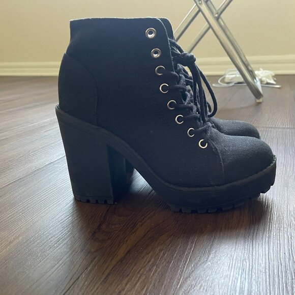 H&M Divided Chunky Block Heels - Picture 1 of 8